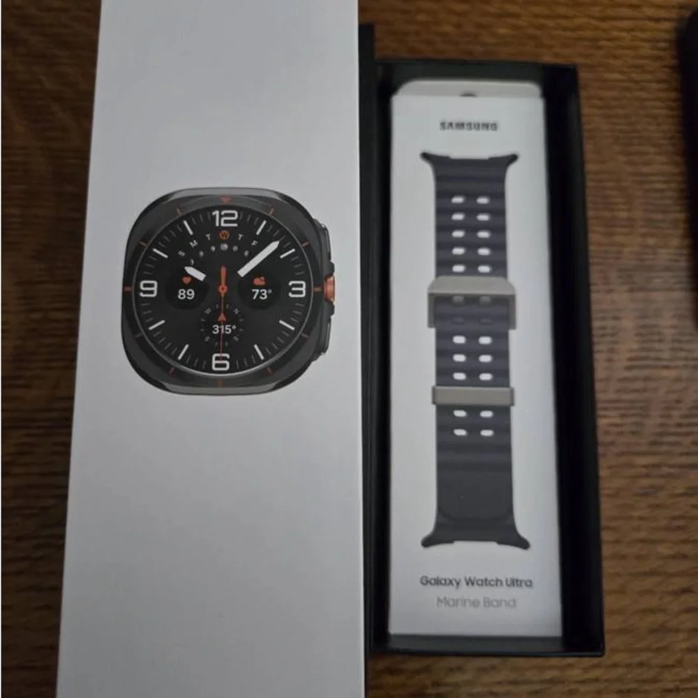 Samsung Galaxy Watch Ultra -7- titanium grey face Black band